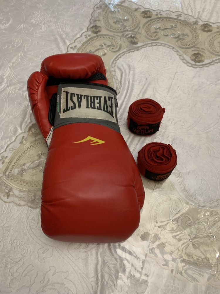 Боксерские перчатки Everlast