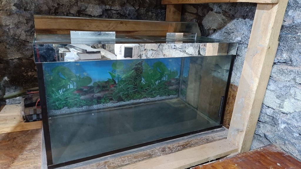 Обурудван аквариум