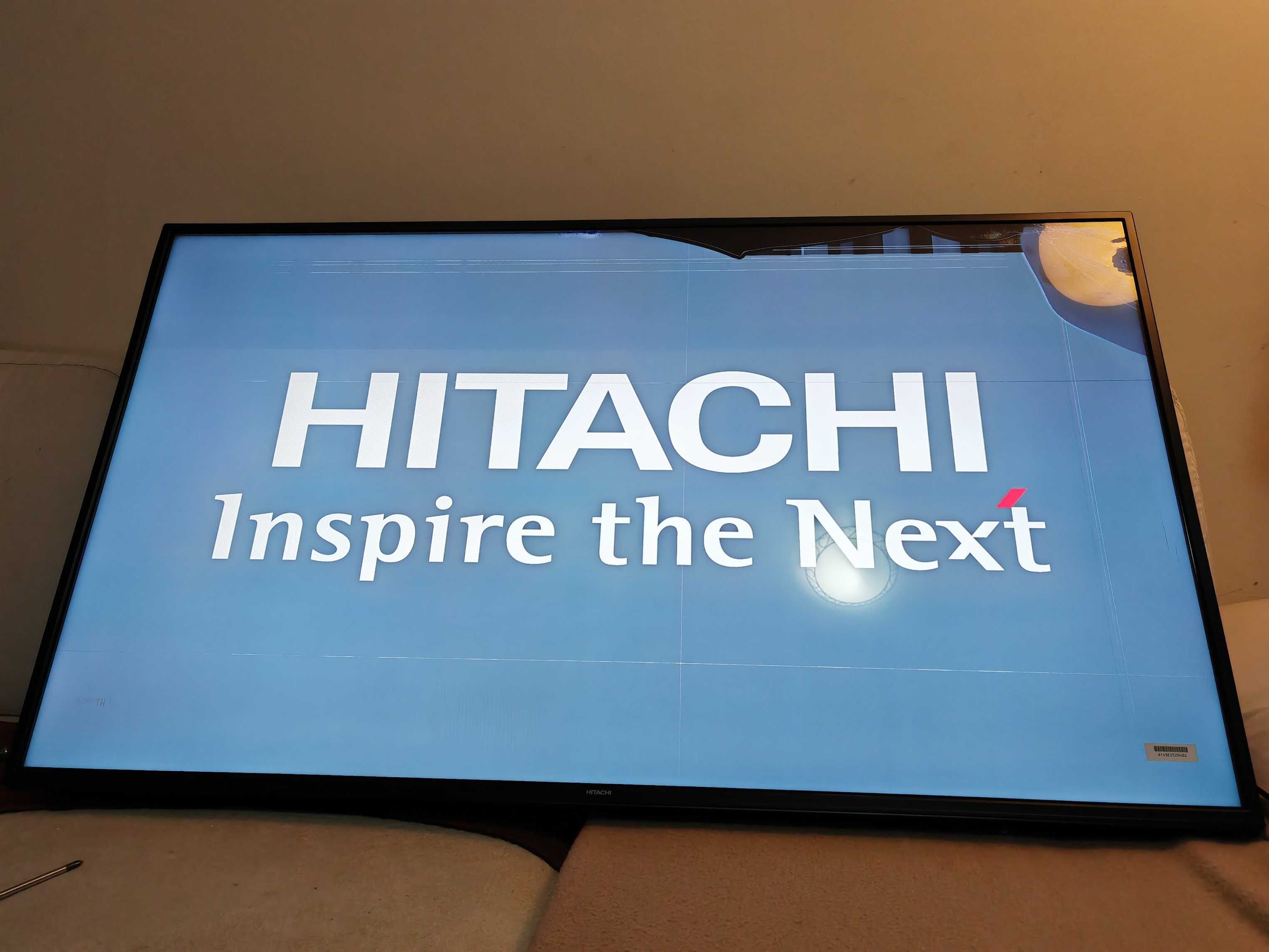 Продавам 55" Smart телевизор Hitachi 55hak5350
