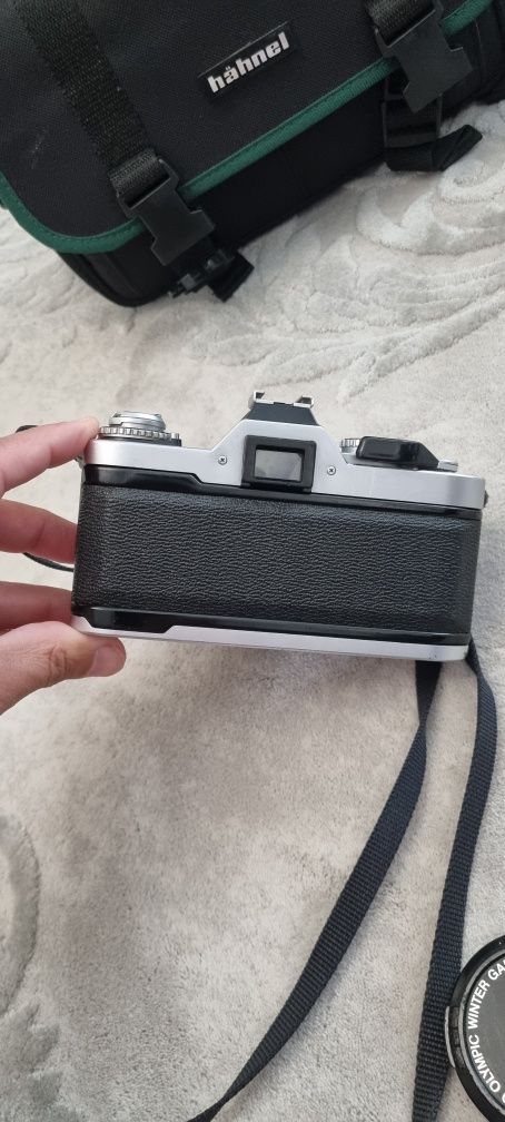 Aparat foto cu filmPraktica Super TL cu Pentacon si Canon AV 1
