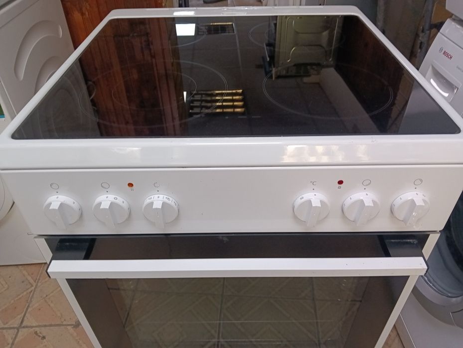 Свободно стояща печка с керамичен плот Gorenje 2 години гаранция!