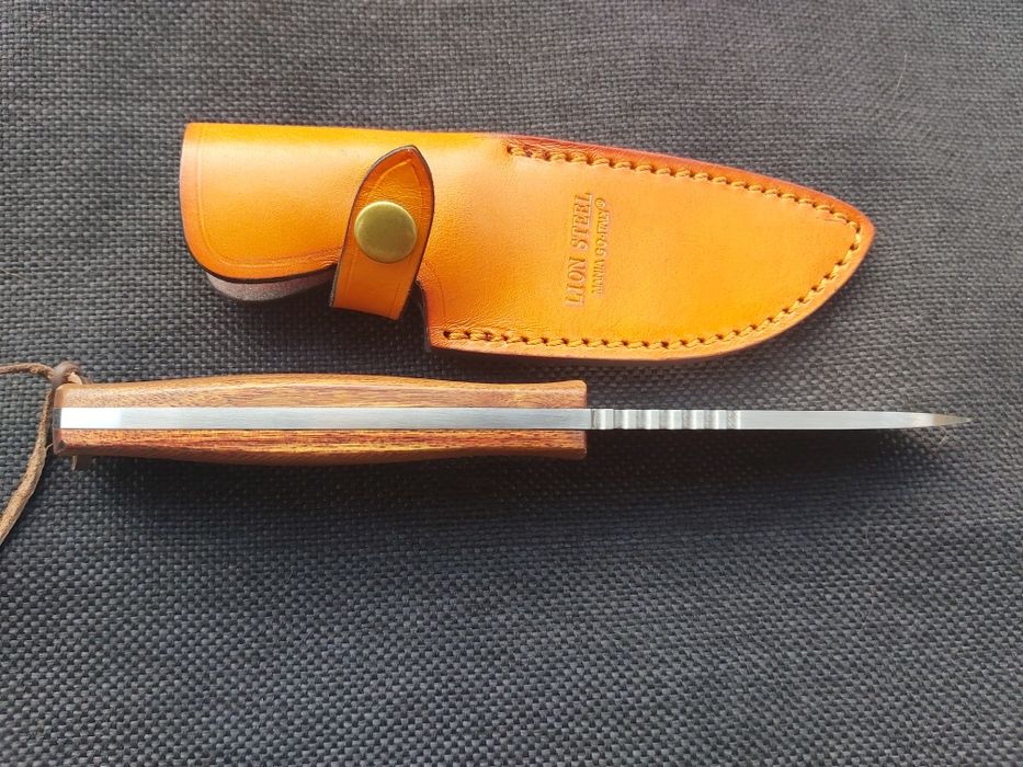 Италиански ловен нож LION STEEL,M3 ST Wood Santos,кожена кания,LN407