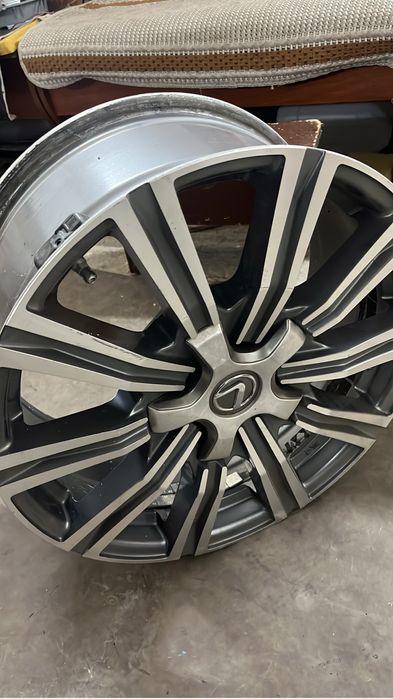 LX 570 Диск продаеться