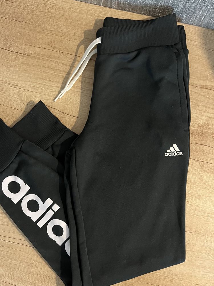Pantaloni de trening Adidas fete