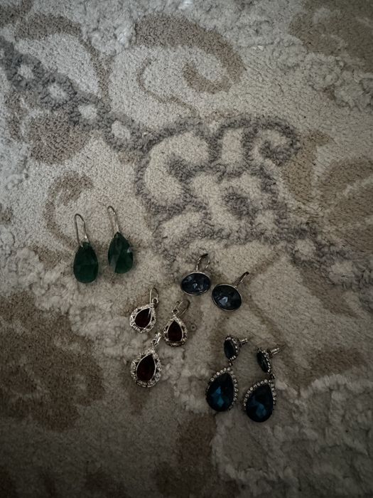 Бижутерии серьги а также кулоны  стоит за свои цены