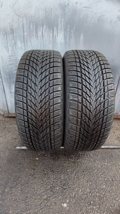 2бр. зимни 215/45/18 GoodYear Ultra Grip Performance 3
dot23
7.2mm
вно