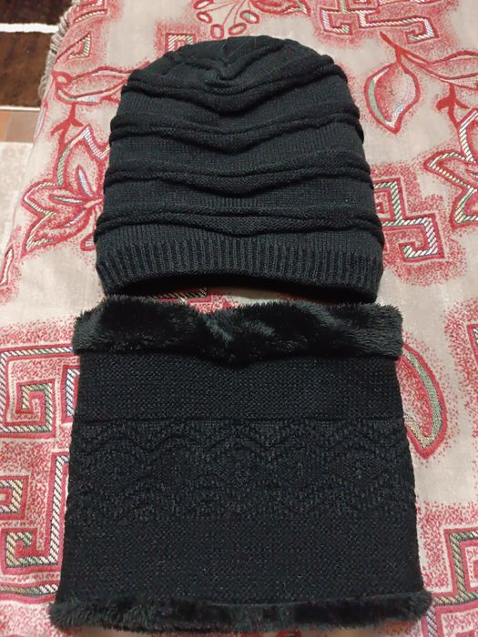 Продам шапку со снудом.