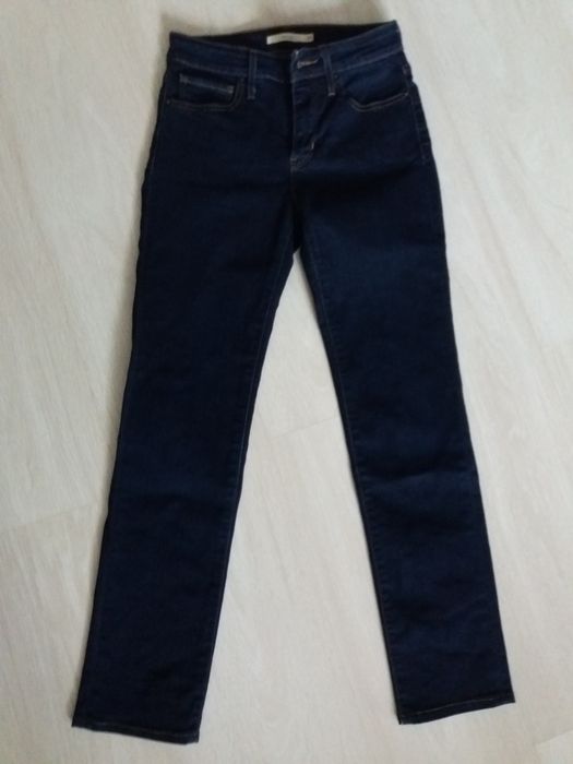 Темно-синие джинсы Levi's