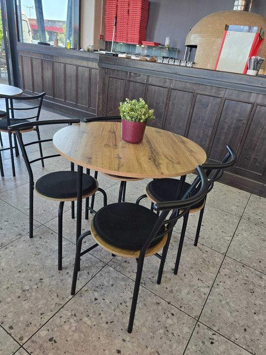 Vând mese cu scaune