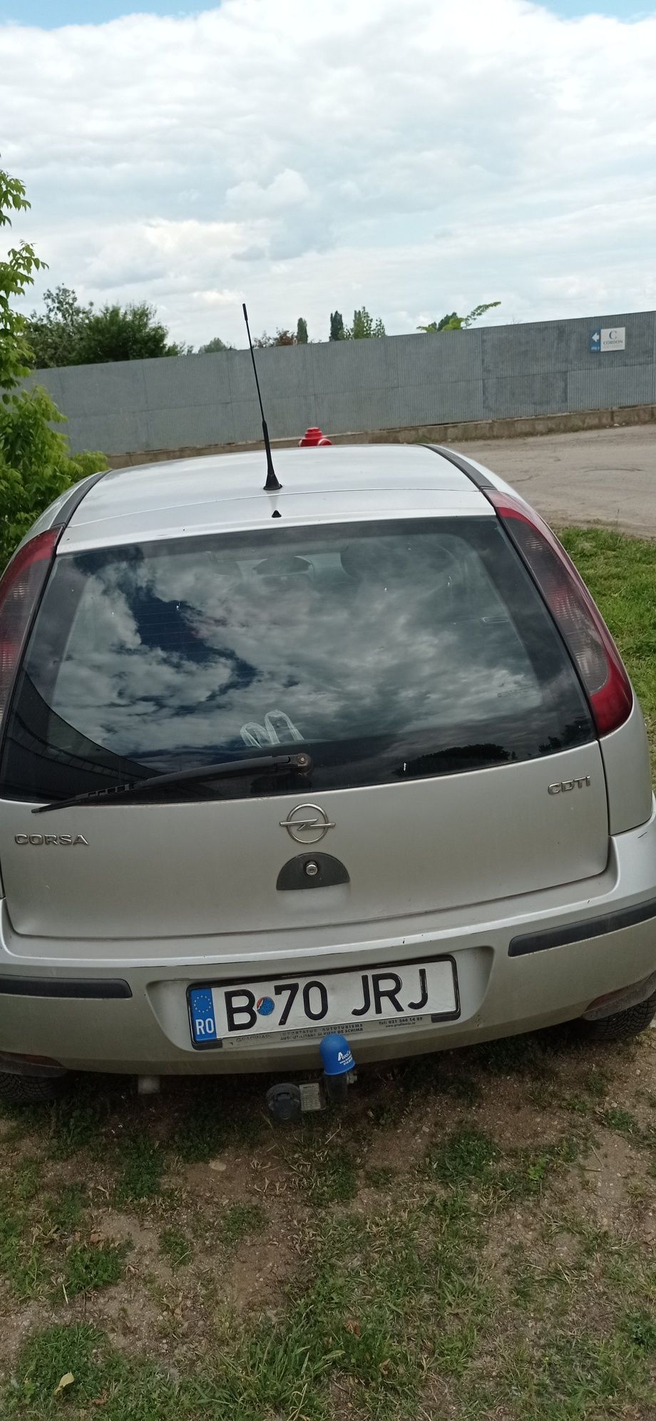 Vând Opel corsa 1.3