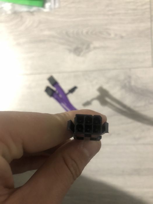 Adaptor pentru curent placa video