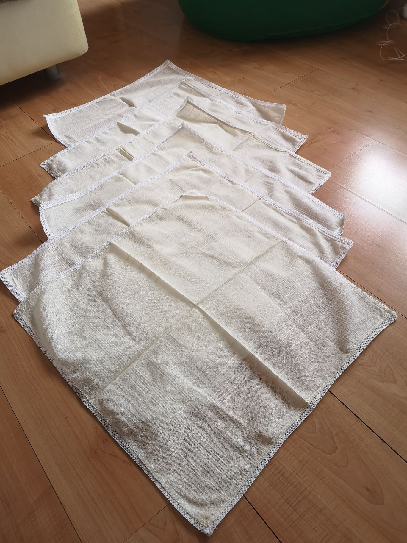 Комплект 6 бр. бели тъкани памучни салфетки + покривка
