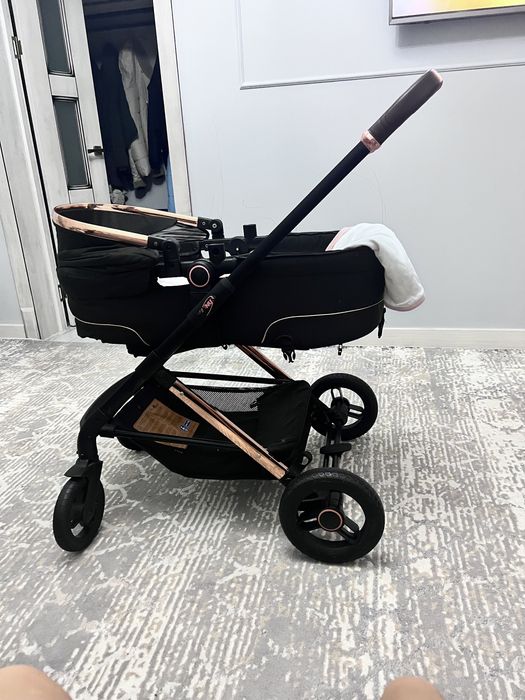 Коляска детская, использовалась дома и не долго, все целое