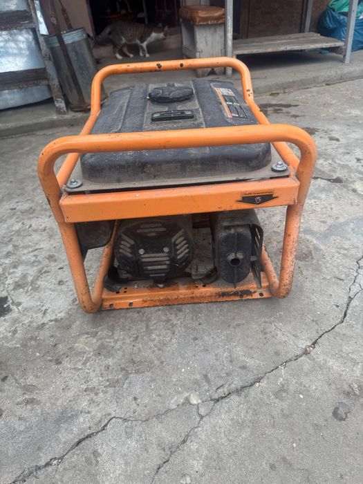 Vând generator 2500 w