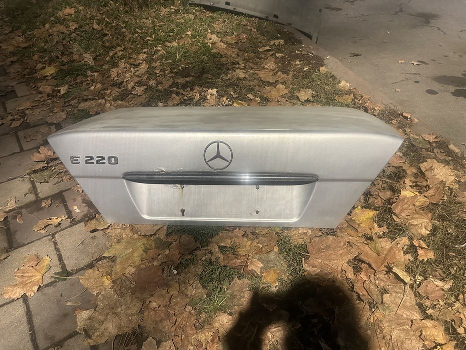 Крышка багажника на mercedes W124 рест