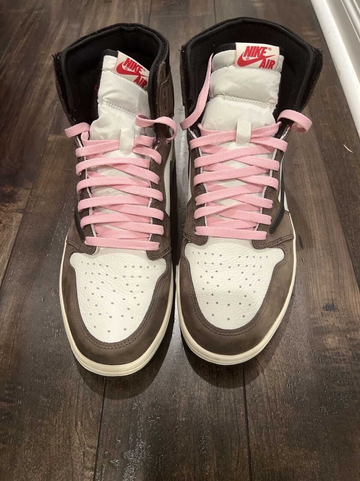 Jordan 1 Travis Scott