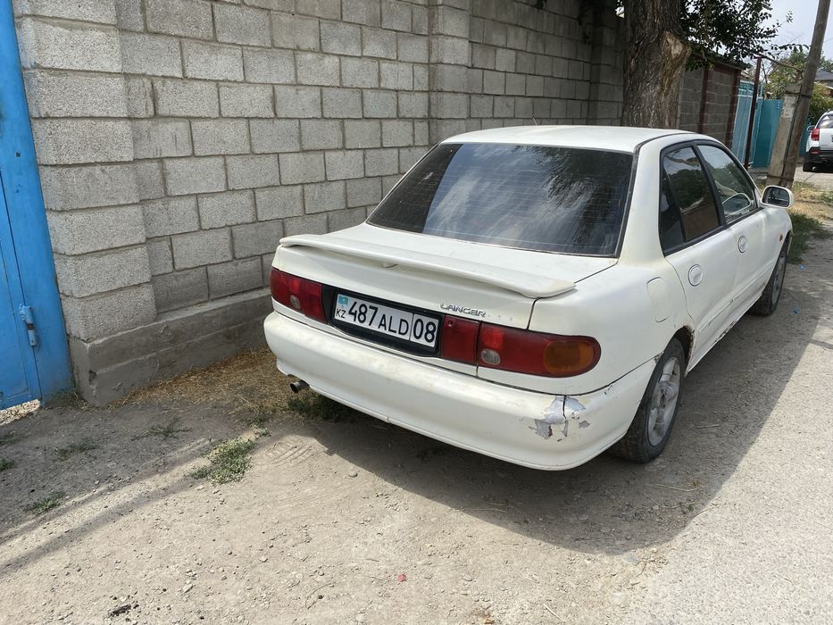 Продам машину мицубиси лангер 1995г