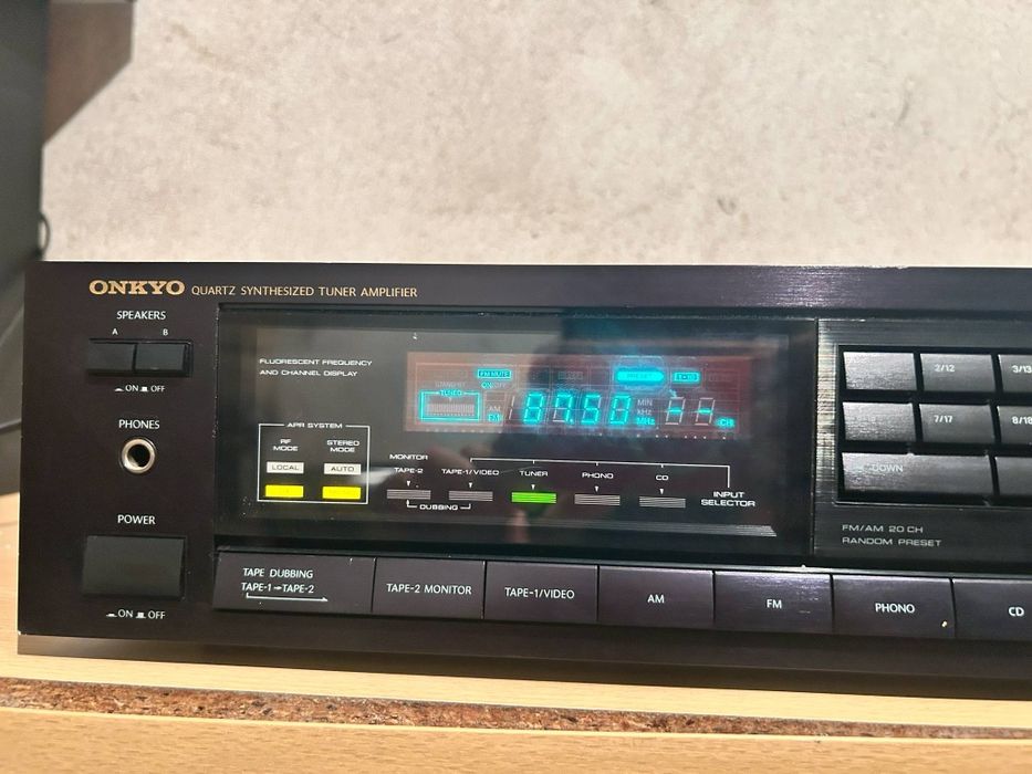 Продавам усилвател onkyo