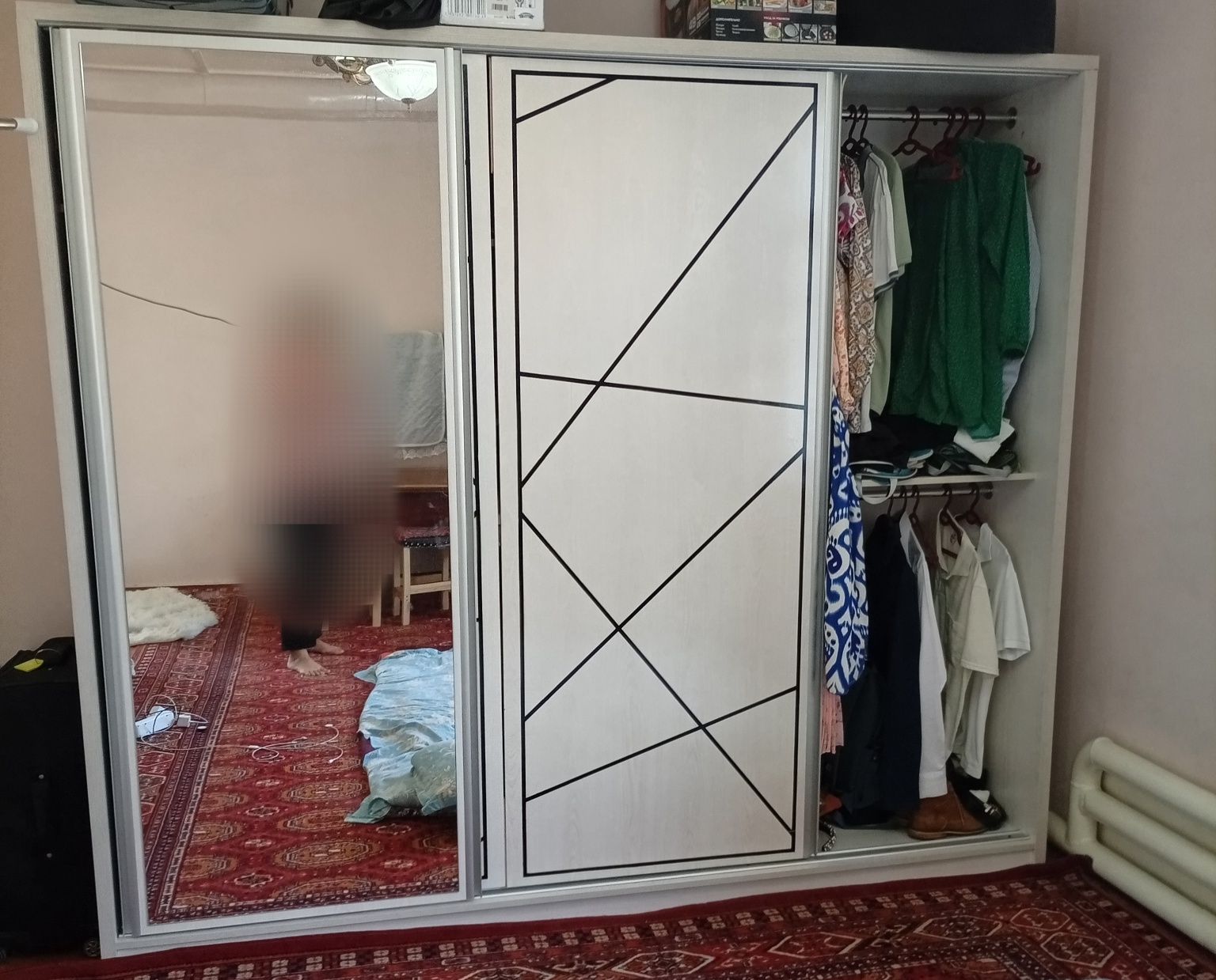 Shkaf kupe sotiladi kelip korip olsez boladi yangi