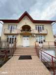 Vilă cu 6 camere, 5 băi, piscină, garaj, Strada Colinelor, Oradea.