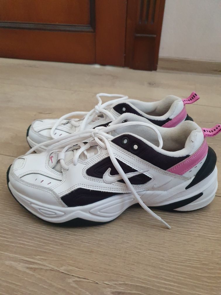 Vând adidasi Nike marimea 38