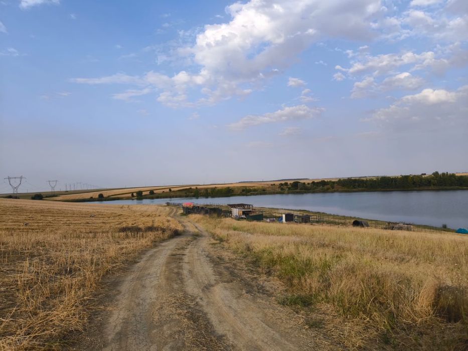 Teren intravilan cu iesire la Lac