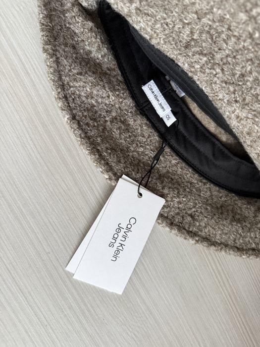 Нова шапка Calvin Klein
