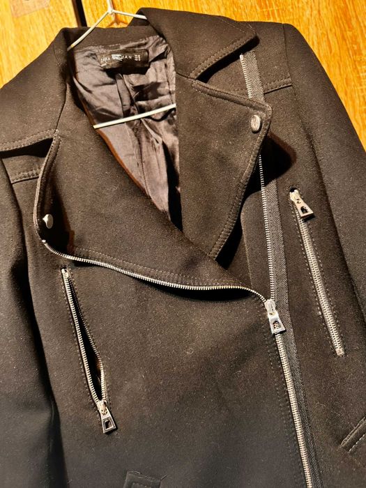 Jachetă ZARA – elegantă și ușoară