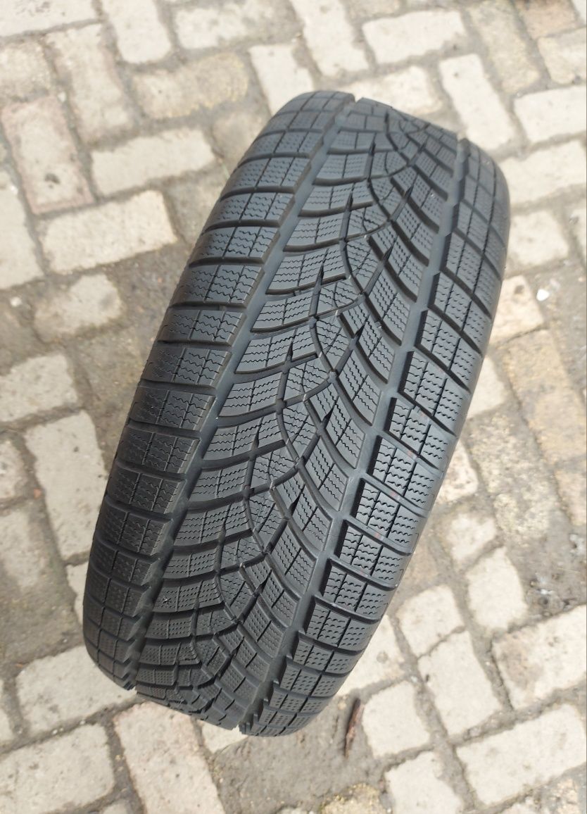 O bucată 245/50 R19 M+S iarnă - una Continental Pirelli Goodyear