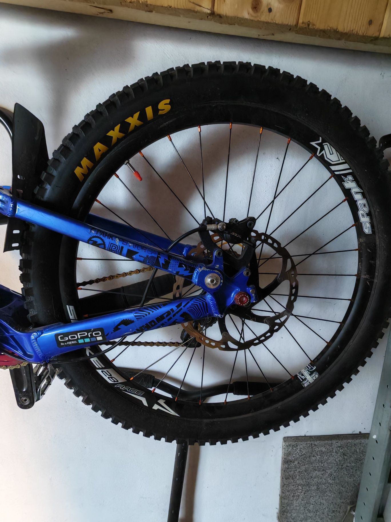 Bicicletă Kona DH, full suspension