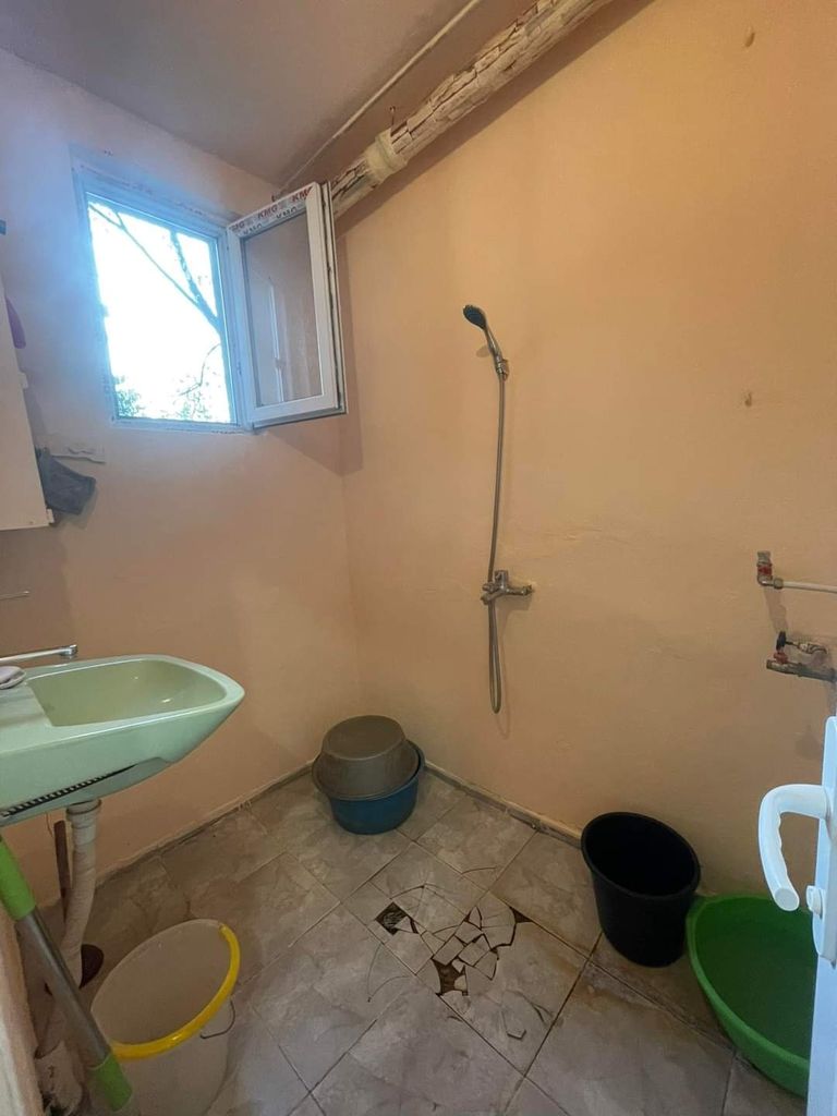 Продава се Четиристаен апартамент в Търговище, Център - 123300 кв.м за 2 €/кв.м - Снимка #7