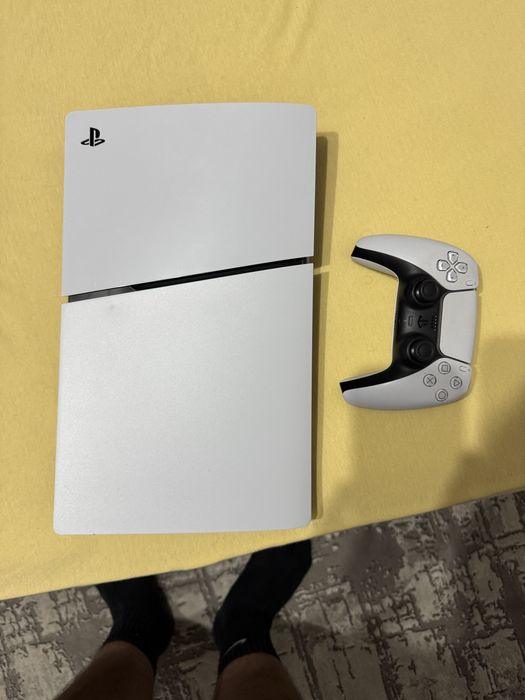 Vand consola playstation 5 digital edition 1TB