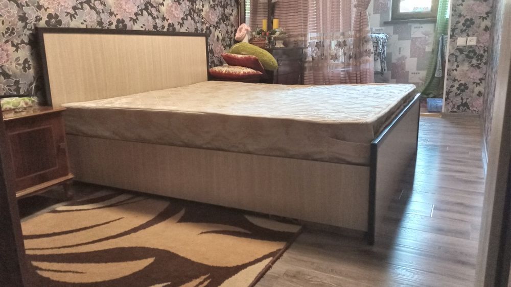 Двухспальная кровать