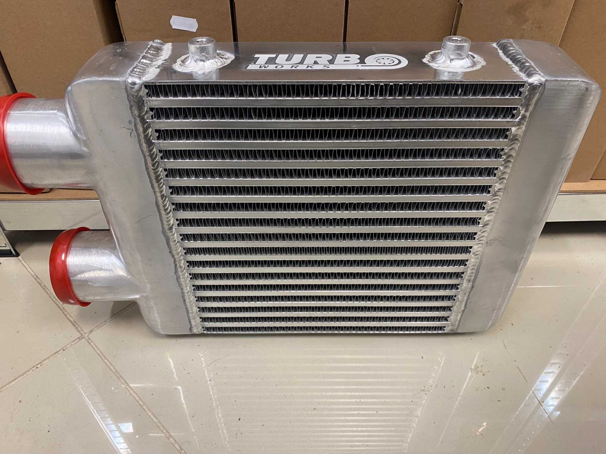 TurboWorks универсален интеркулер Intercooler 300х280х76 едностранен