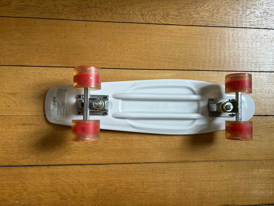 Skateboard Flame 22" roti luminoase, nefolosit