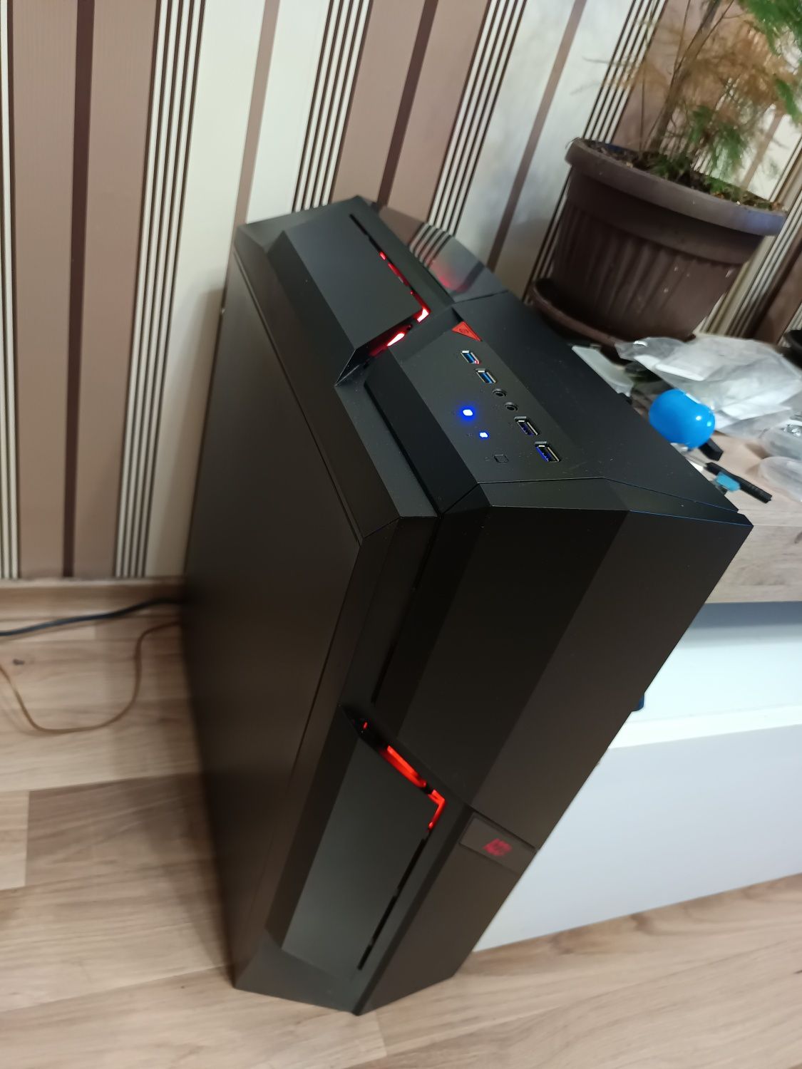 Компютър AMD FX-8320, MSI 970 GAMMING, 32gb DDR3 , AMD RX 570 8GB