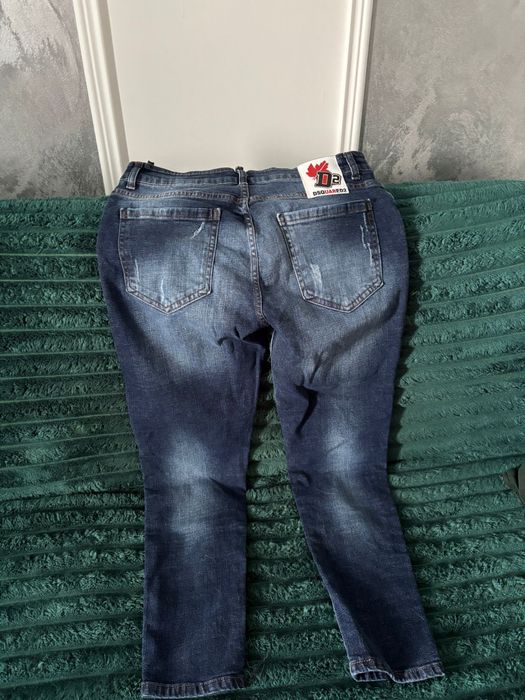 Blugi Dsquared2 – model casual, distressed