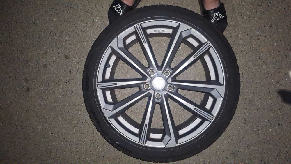 Vând roți AEZ ARUBA R19 în stare foarte bună.