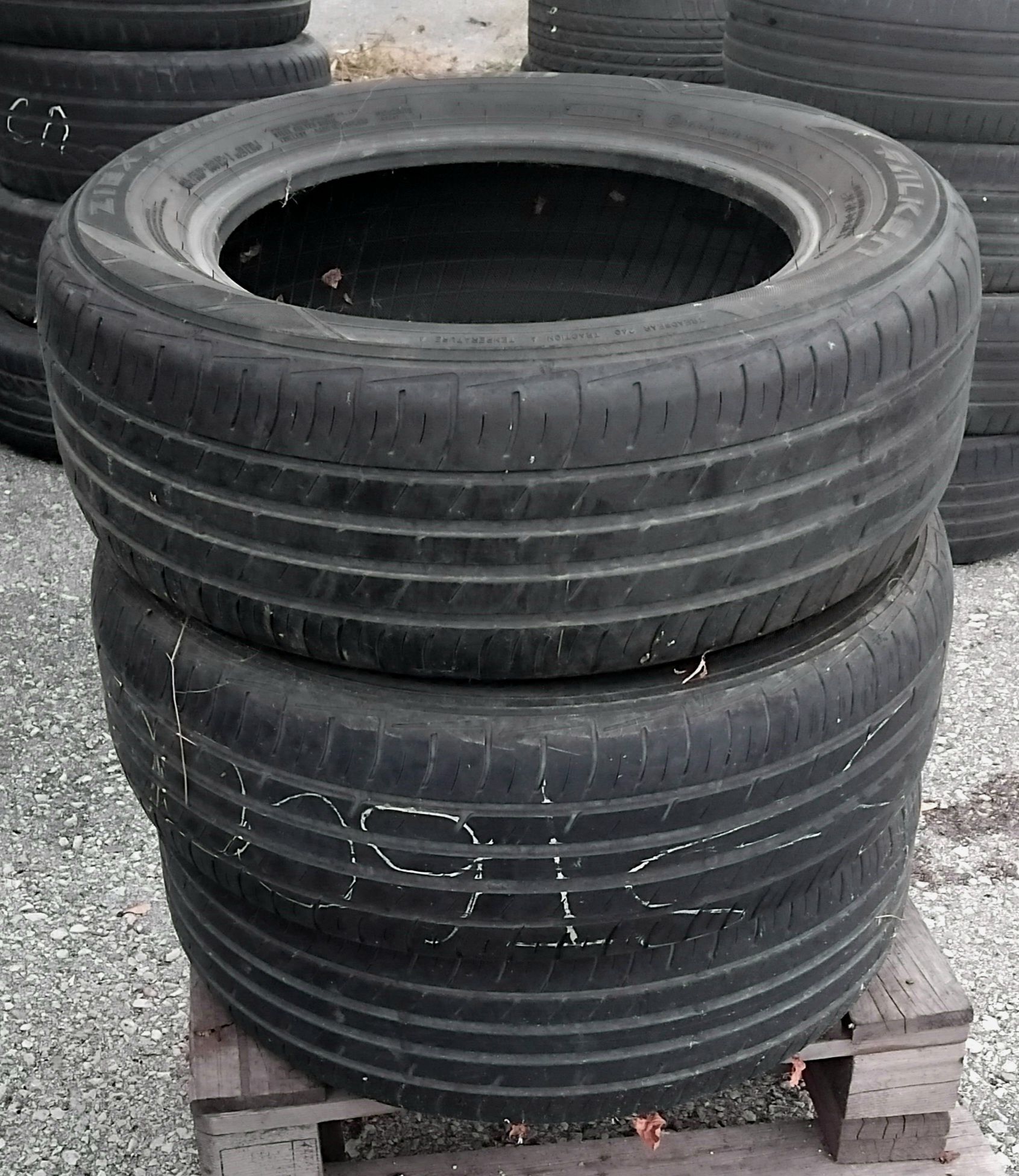 Гуми 215 60 16 Фалкен Falken 3 броя. Нов внос. Не са нови!