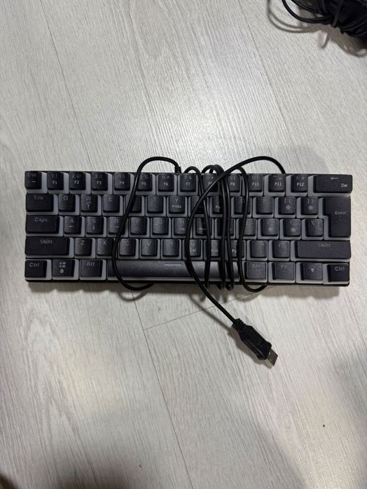 Vând 4 tastaturi  gaming RGB