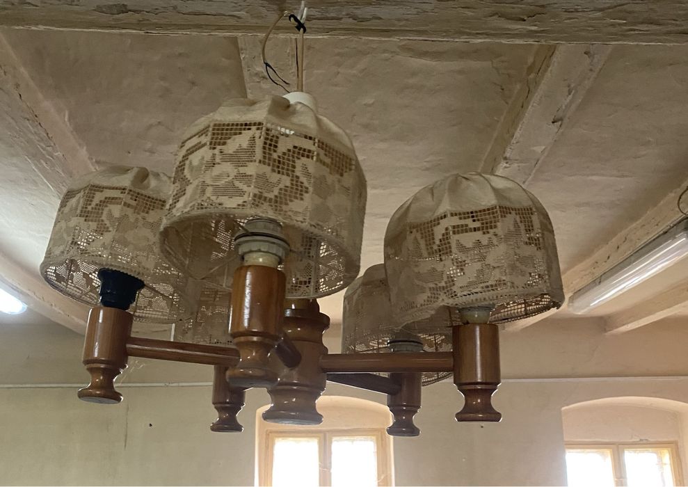 Candelabru rustic din lemn si pânza