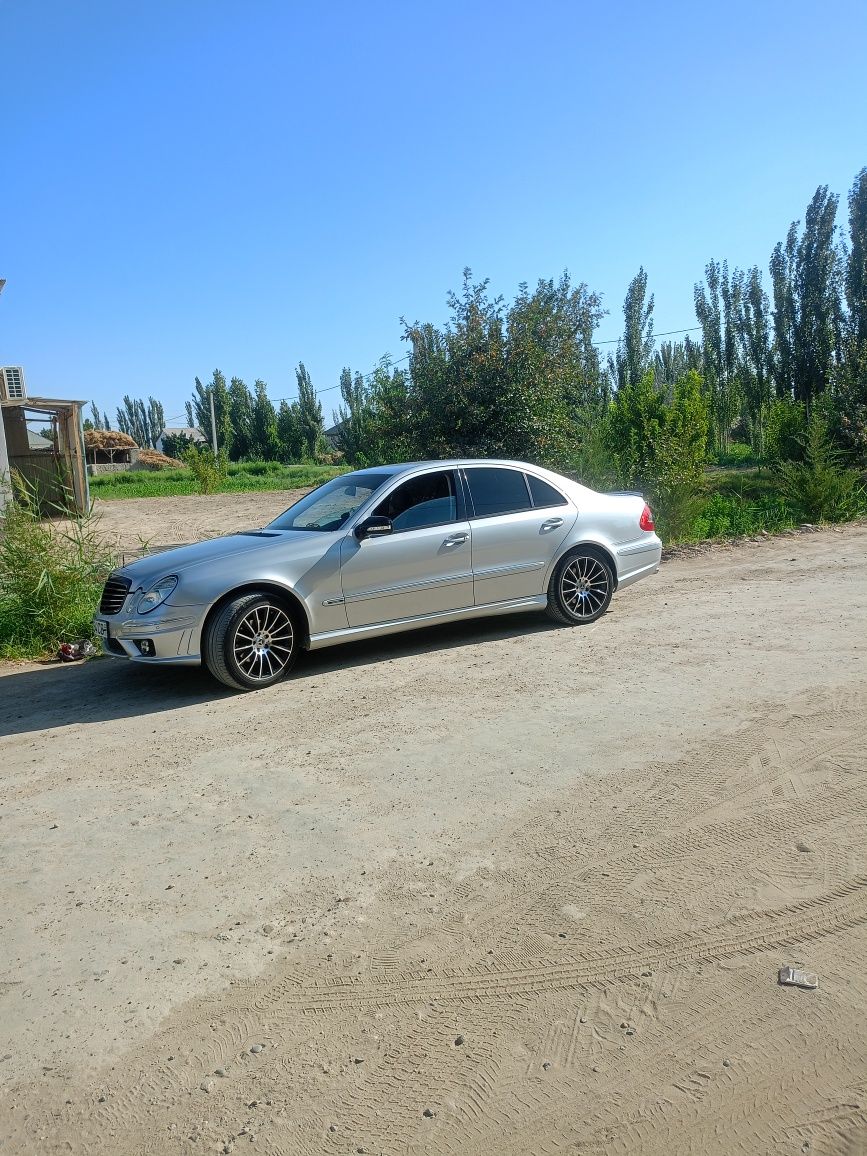 Mercedes Benz W211