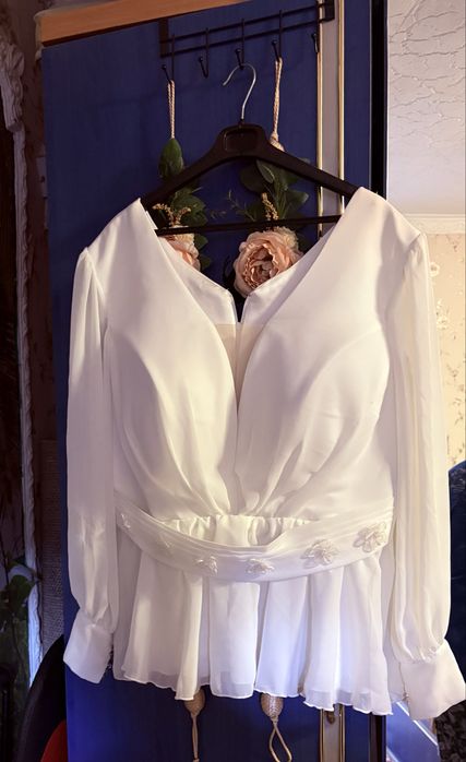 Bluza eleganta alba cu cupe