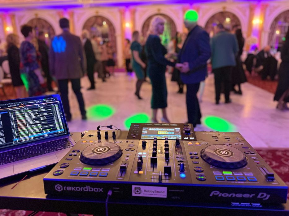 Dj. Evenimente : Corporate , Nunta , Botez , Majorat , Petrecere .