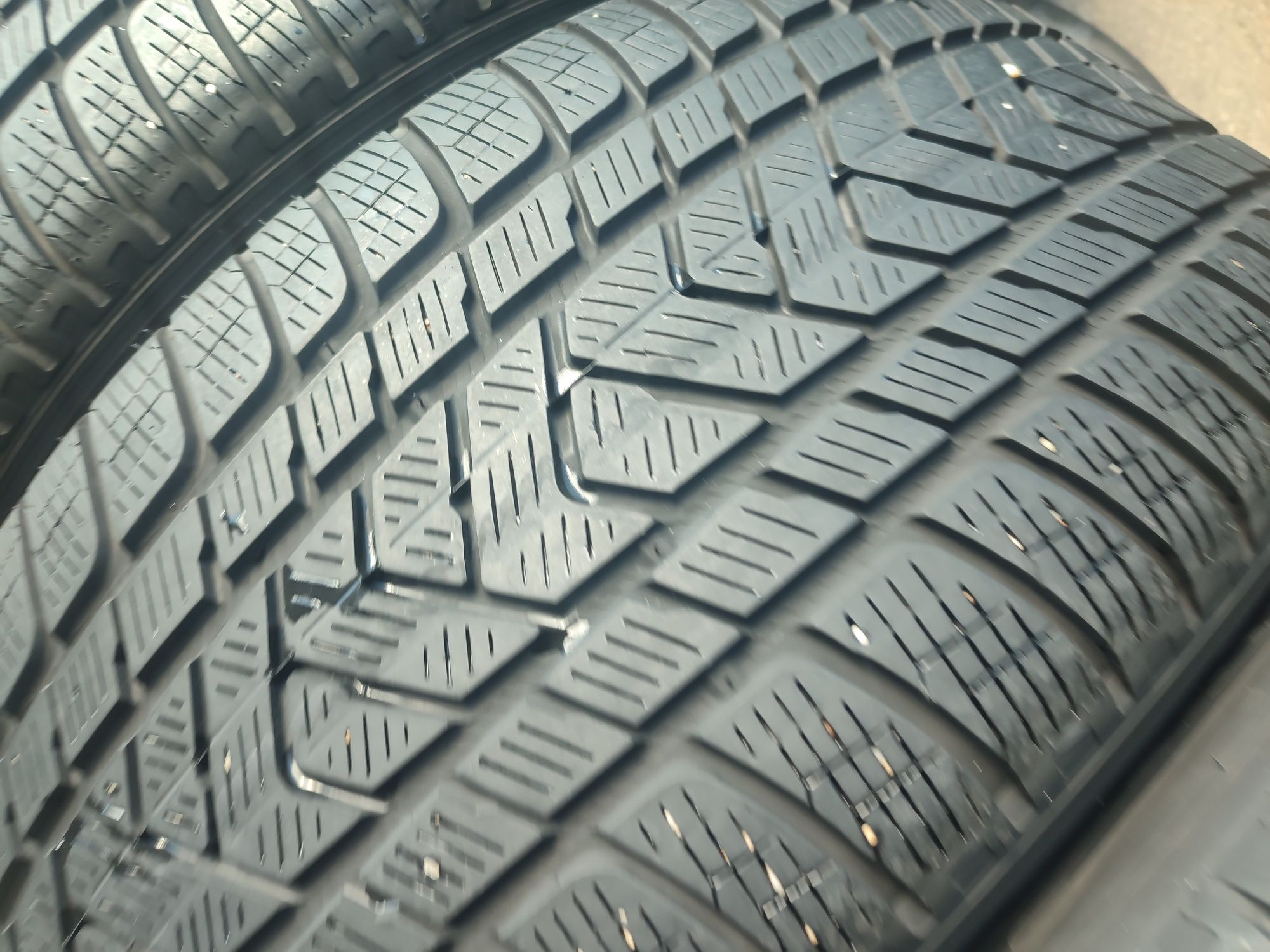 275/50/20" 4бр Pirelli scorpion winter,dot4915,5-6mm