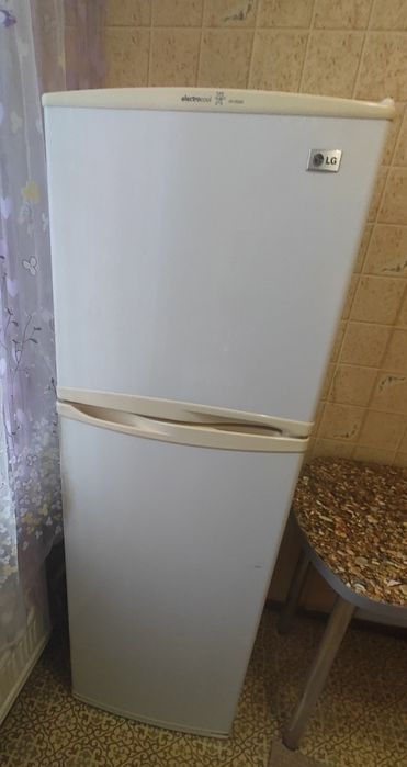Продам б у холодильник LG