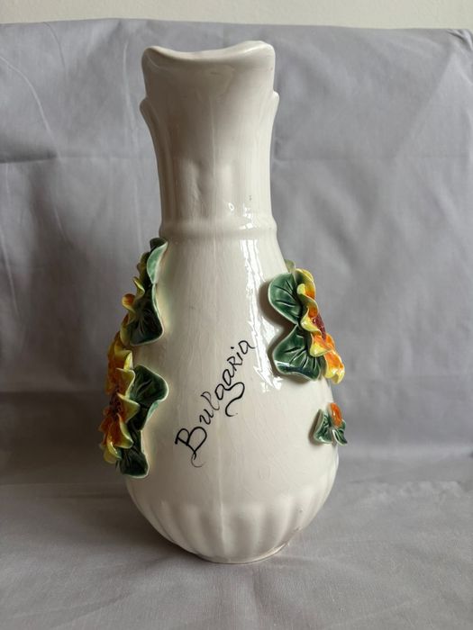 Керамична кана 1,4л; ръчна изработка; с релефни цветя