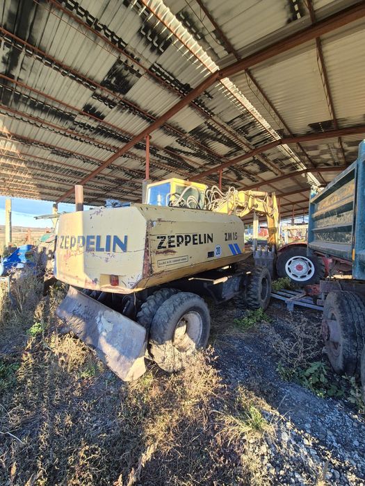 Excavator pe roți  zeppelin zm 15 t cat