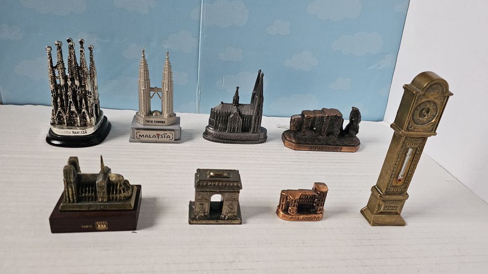 Lot machete ale unor construcții celebre