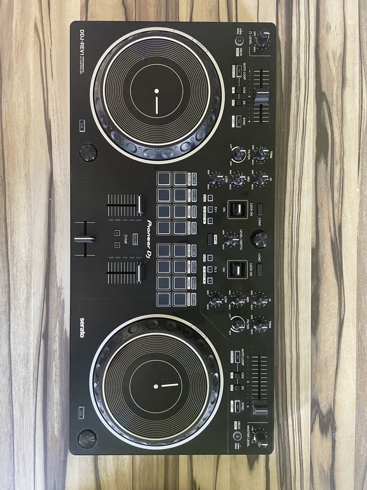 DJ контролер Pioneer DDJ-REV1 ползван 7-8 пъти